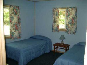 Cabin 3 bedroom with two single beds