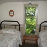 Cabin 5 bedroom with two twin beds